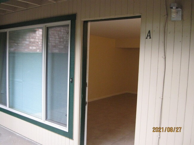 Building Photo - 1551 Building