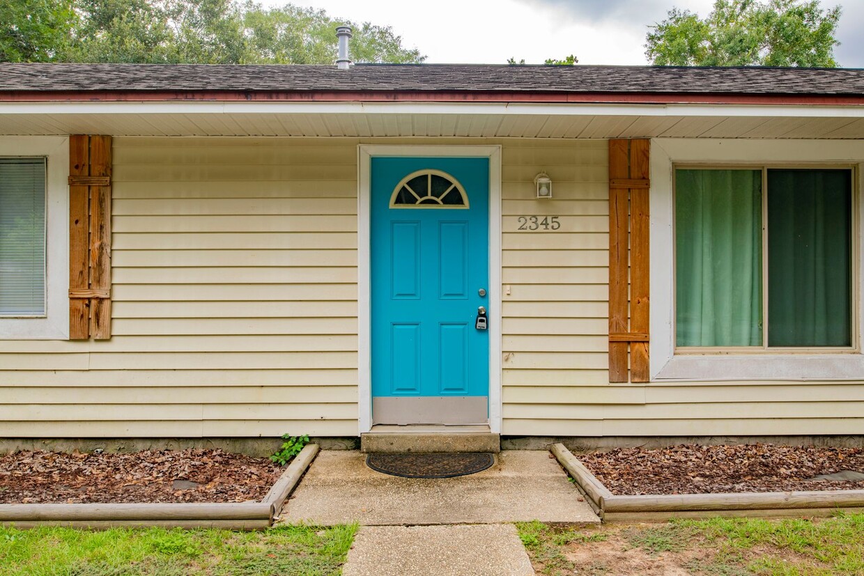 Primary Photo - 2345 Langston St