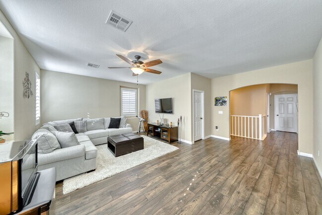 Building Photo - LOADED W/ UPGRADES! STUNNING 3BD/2.5BA NEAR SUMMERLIN!