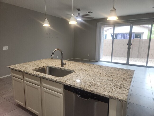 Building Photo - Beautiful Open Floor Plan Home in Gated Co...