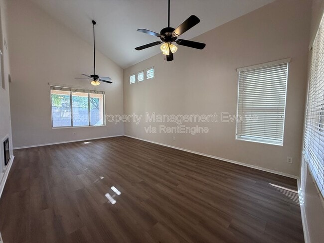 Building Photo - 1677 S Peppertree Dr