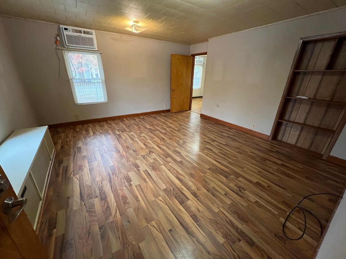 Living Room - 502 W Jackson St