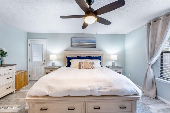 Building Photo - 1170 19th St N