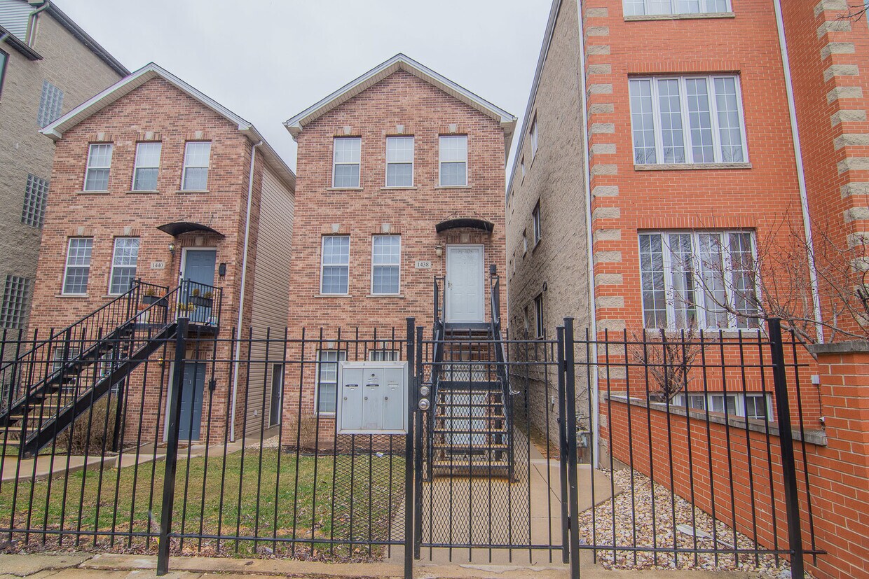 Primary Photo - 1438 W Cortez St