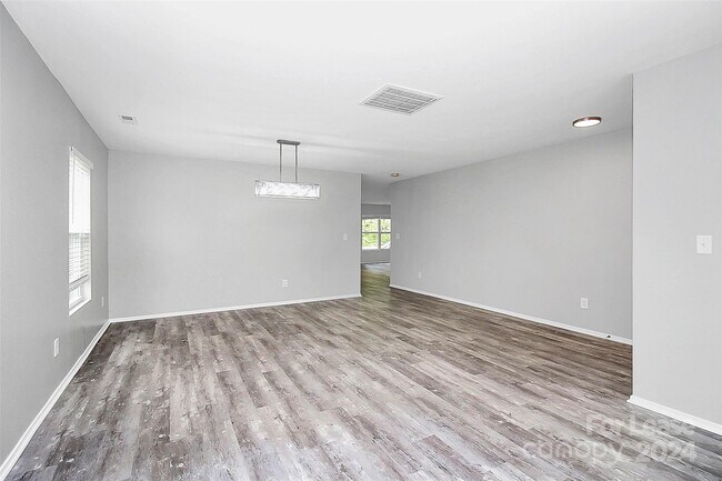 Building Photo - 3105 Buckleigh Dr