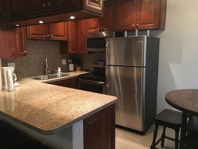 Building Photo - 82075 Country Club Dr