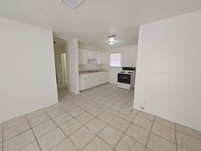 Building Photo - Section8 Accepted