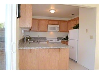 Kitchen - 125-127 Villa Ct