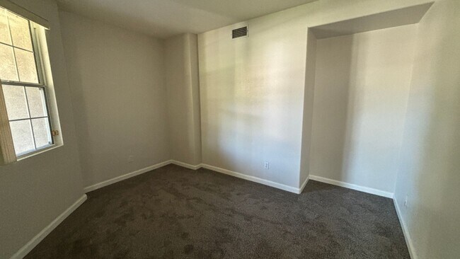 Foto del edificio - Adorable Four Bedroom home ready for its f...