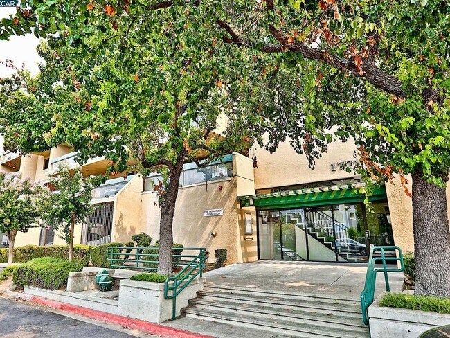 Foto del edificio - 1771 Broadway St