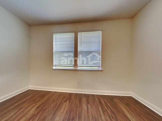 Building Photo - 283 Banyan Frst Dr