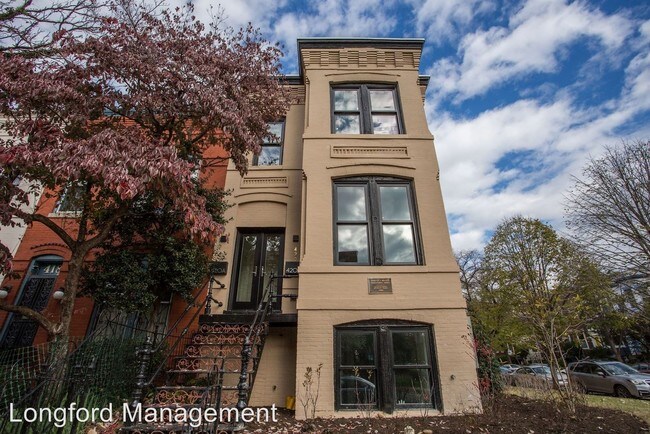 Building Photo - 420 D St SE