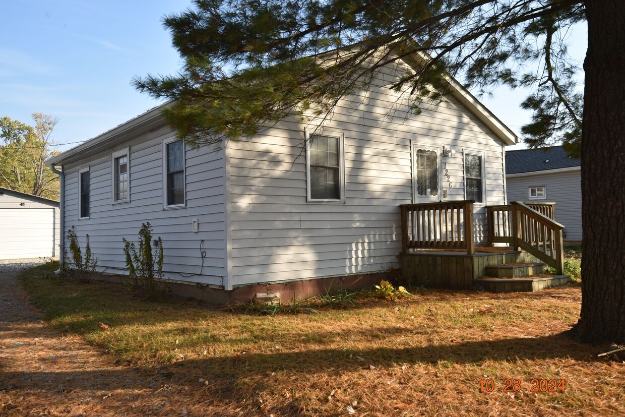 Primary Photo - 2 Bedroom, 1 Bath Home in Greenfield