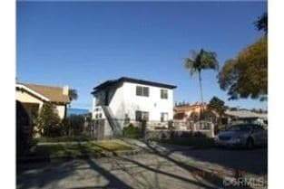 two story, close to the Metro, gated security, parking included - 2929 S Orange Dr