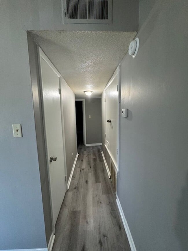 Building Photo - CREEKWOOD