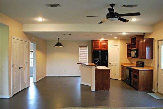 Foto del edificio - 450 Hickory Creek Ct