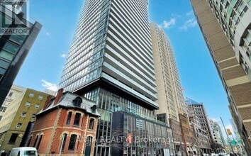 Building Photo - 15 Grenville St