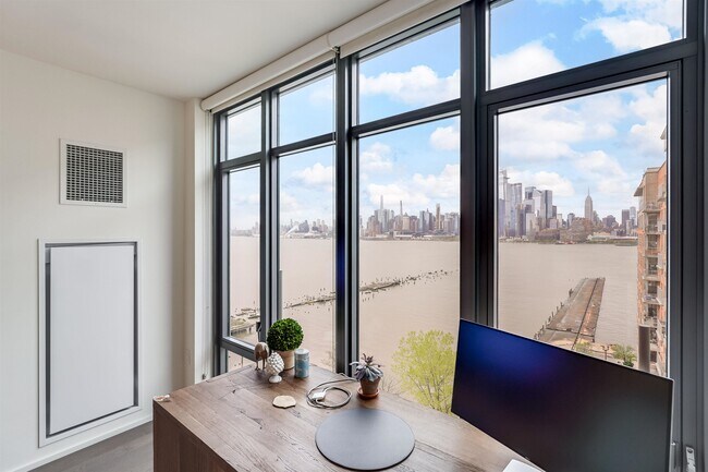 Foto del edificio - 1425 Hudson St