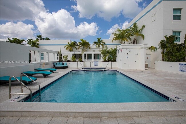 Building Photo - 9172 Collins Ave