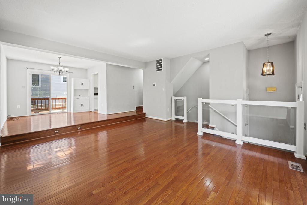 Primary Photo - 2362 Hunters Square Ct