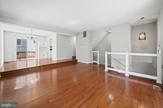 Building Photo - 2362 Hunters Square Ct