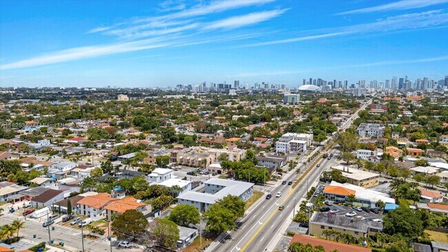 Foto del edificio - 3255 W Flagler St