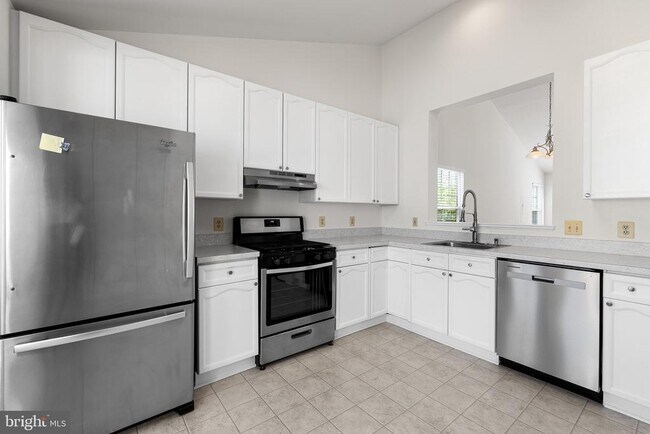Building Photo - 11318 Savannah Dr