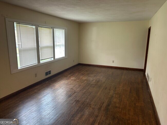Building Photo - 190 Northcrest Dr