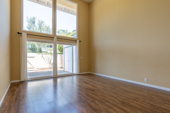 Building Photo - 1315 Terra Nova Blvd