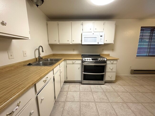 Foto del edificio - 170 Willow Dr