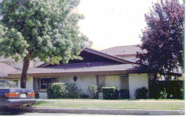 Foto del edificio - 1398 Springfield St