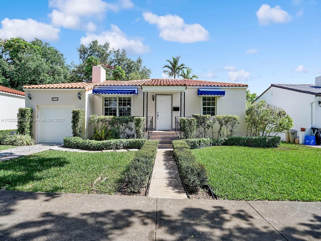 Primary Photo - 711 Zamora Ave