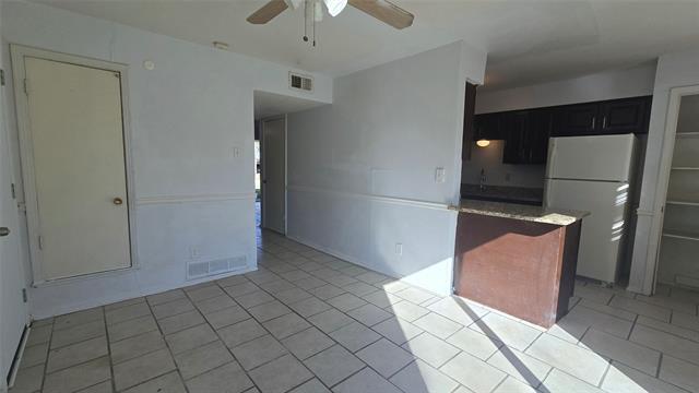 Foto del edificio - 620 Royal Crest Dr