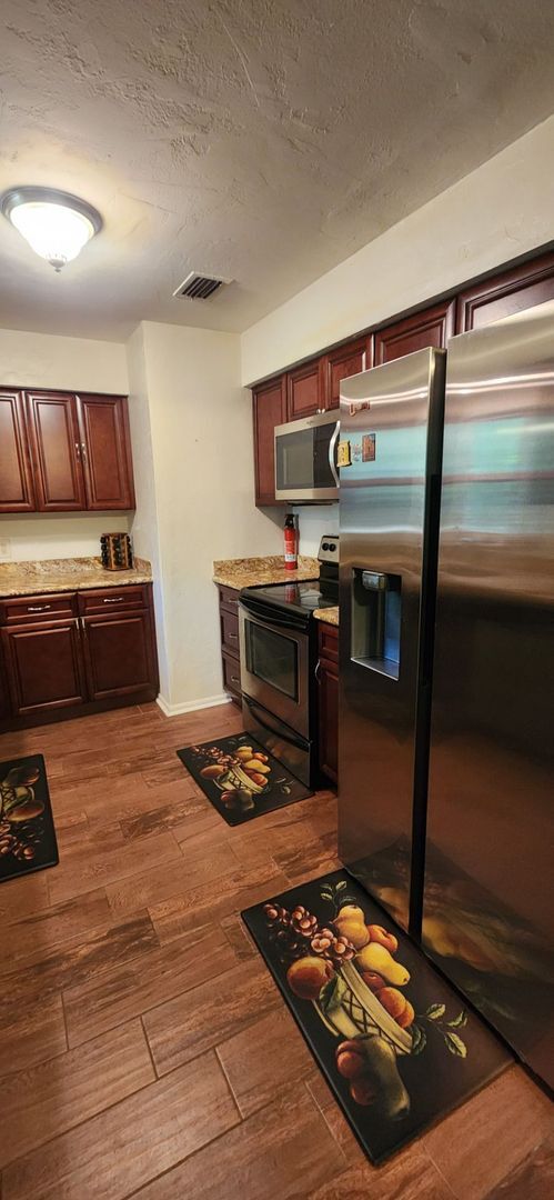 Building Photo - Charming 3-Bed, 2-Bath Home in Desirable N...