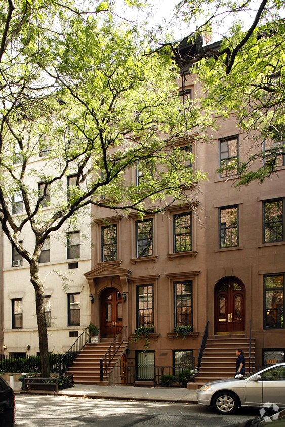 Primary Photo - 233 E 31st St