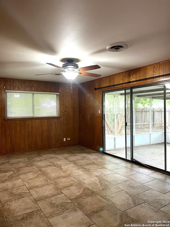 Building Photo - 136 Valley Oak Dr