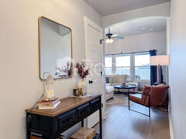 Foto del edificio - 3-bedroom home with Storm Shelter in Westmoore area