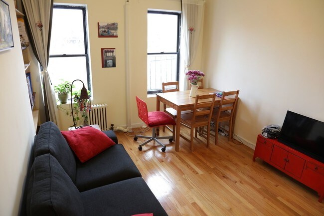 Foto del edificio - 320 E 6th St