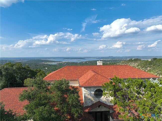 Foto del edificio - 2000 Village Oak