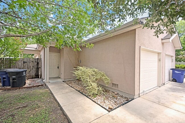 Building Photo - 240a Anne Louise Dr