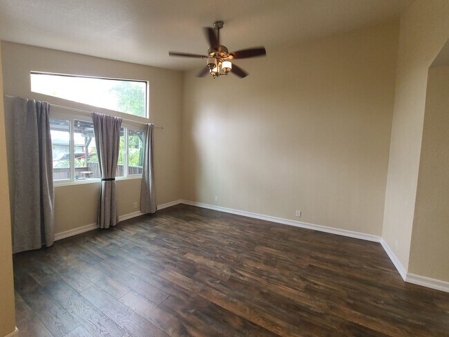 Foto del edificio - 4 bed 3 bath in Prime location of Ocean Beach