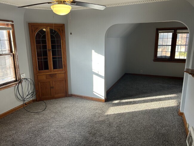 Foto del edificio - One bedroom upper unit on quiet Northside st.