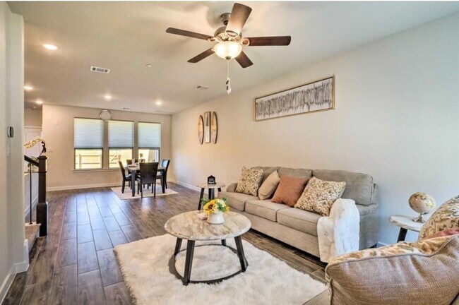 Foto del edificio - 2500 Forest Creek Dr