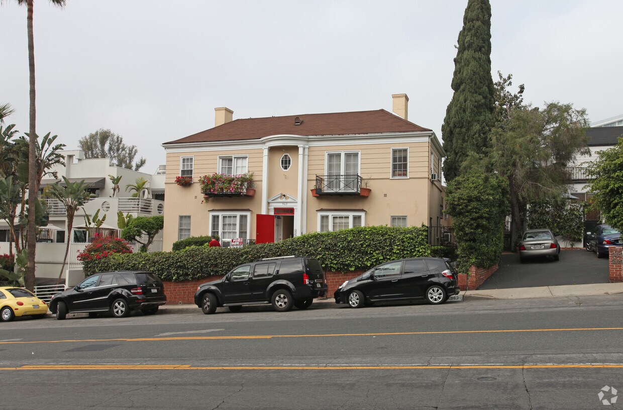 Foto del edificio - 963 N Doheny Dr