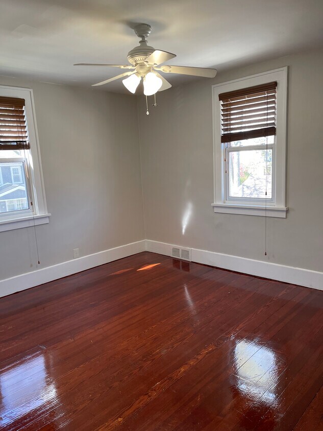 Building Photo - 1307 Davis Ave