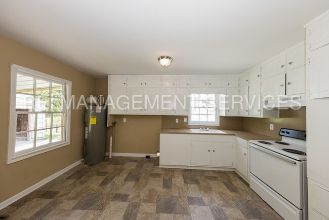 Building Photo - 118 Vann St