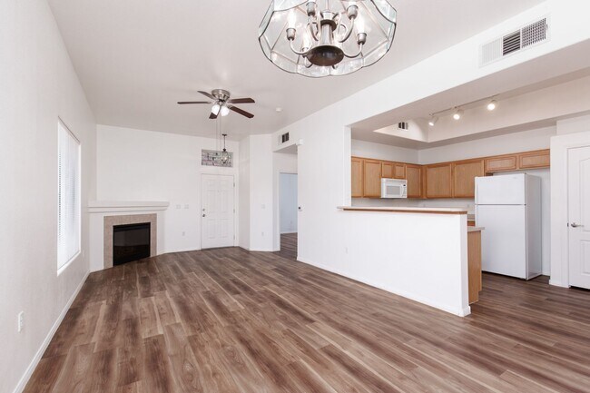 Foto del edificio - 1st floor two bedroom in upscale NW commun...