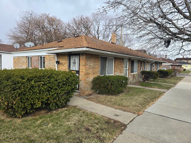 Foto del edificio - 7548 Elmhurst St