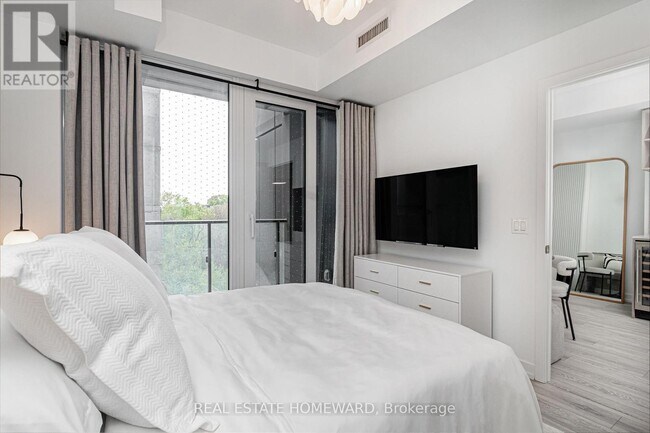 Building Photo - 2020 Bathurst St