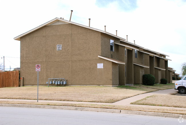 Building Photo - Peppertree Acres Apartments